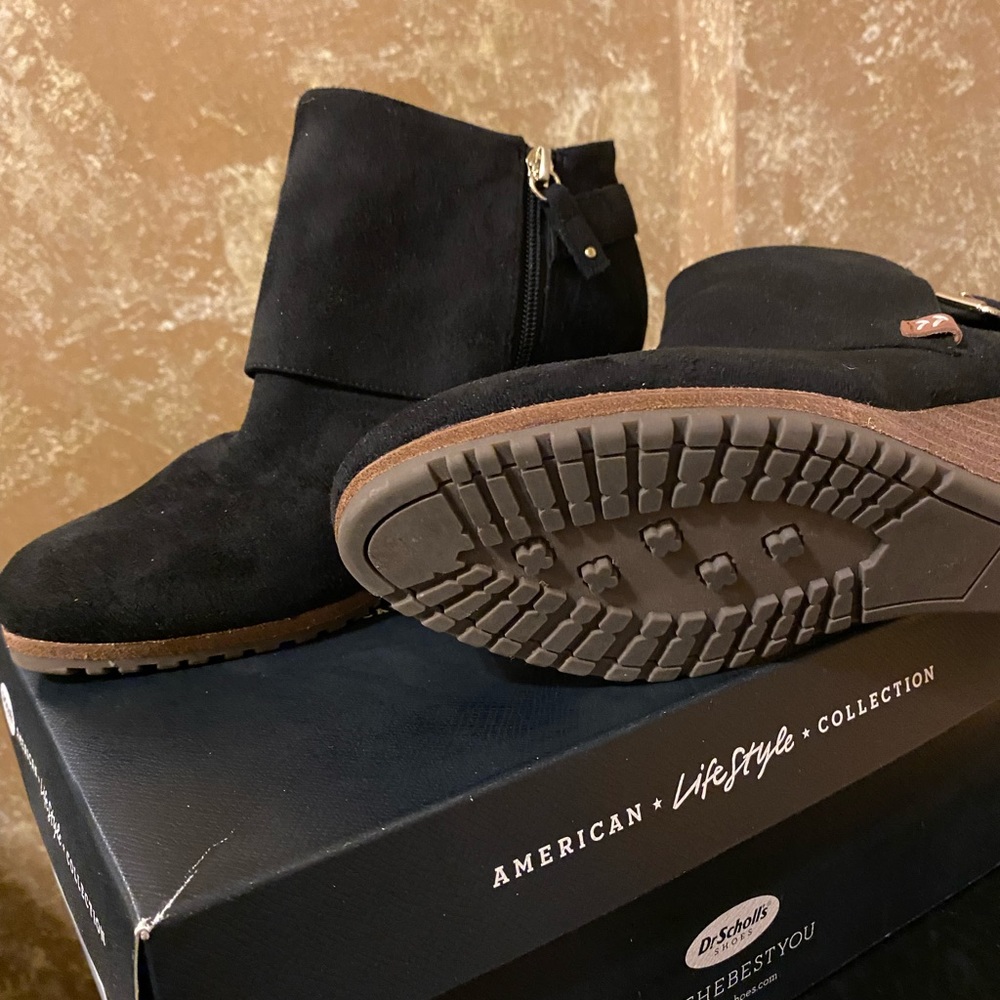 Dr.Scholl’s ankle suede boots.